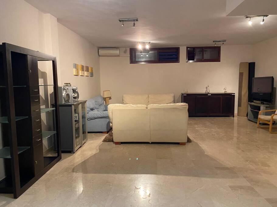 Modern 5-Bedroom Villa With Pool Montequinto Εξωτερικό φωτογραφία