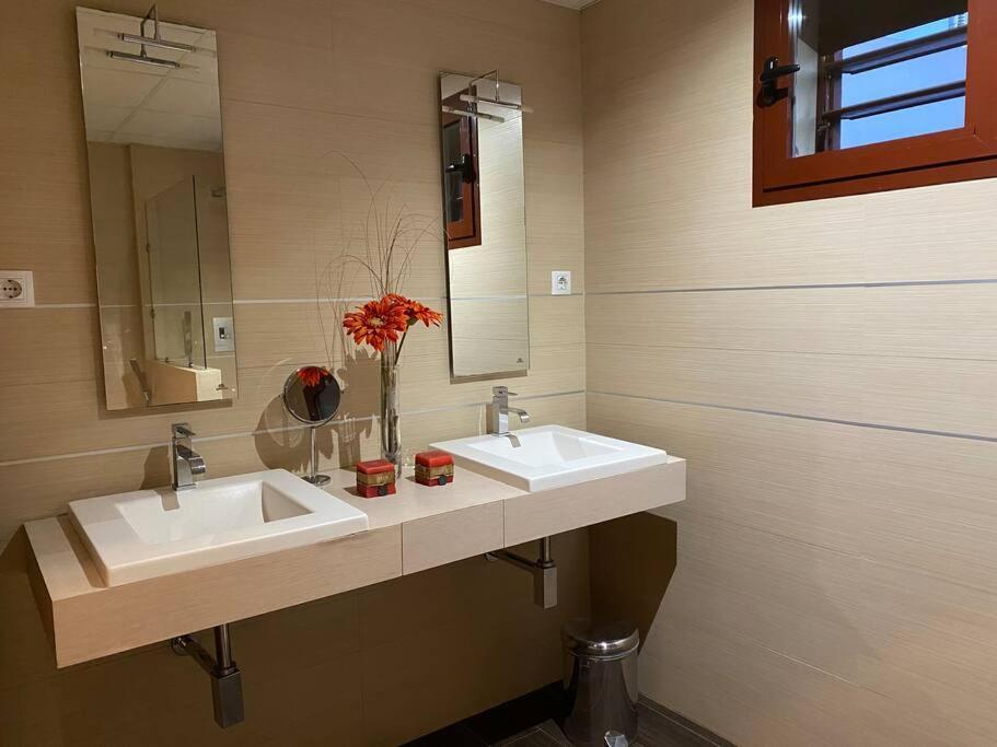 Modern 5-Bedroom Villa With Pool Montequinto Εξωτερικό φωτογραφία