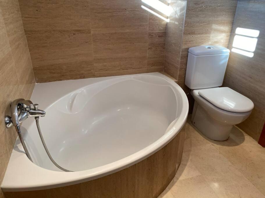 Modern 5-Bedroom Villa With Pool Montequinto Εξωτερικό φωτογραφία