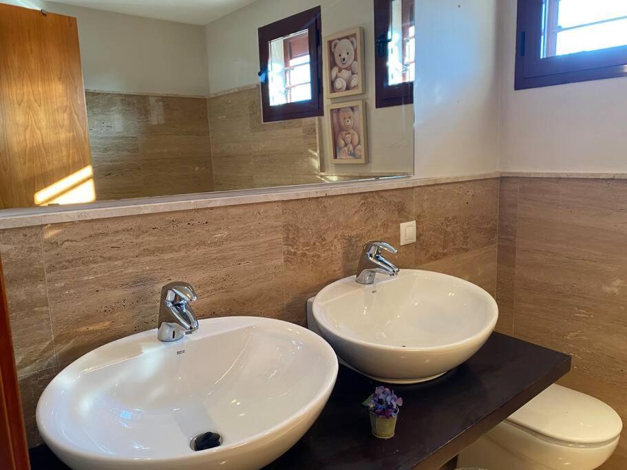 Modern 5-Bedroom Villa With Pool Montequinto Εξωτερικό φωτογραφία