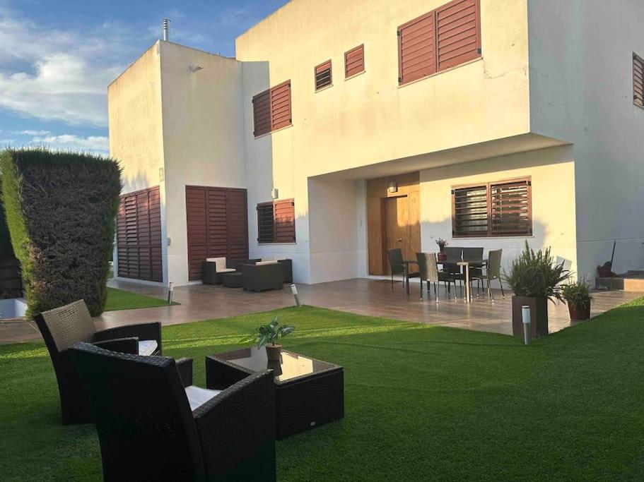 Modern 5-Bedroom Villa With Pool Montequinto Εξωτερικό φωτογραφία