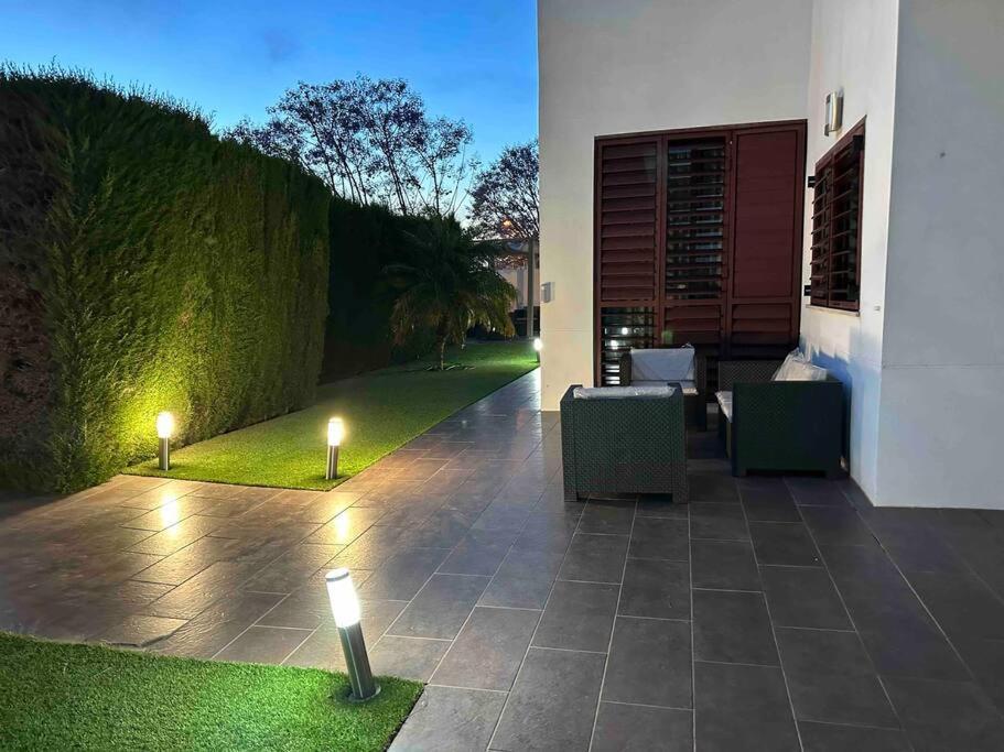 Modern 5-Bedroom Villa With Pool Montequinto Εξωτερικό φωτογραφία