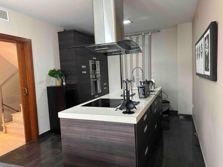Modern 5-Bedroom Villa With Pool Montequinto Εξωτερικό φωτογραφία